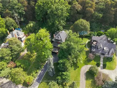 2 Freeman Place, Hamilton, On L8n 2g5
