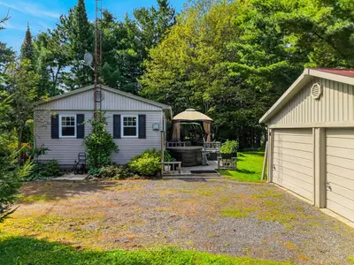 2 Robins Nest Lane, Mckellar, On P2a 0b5