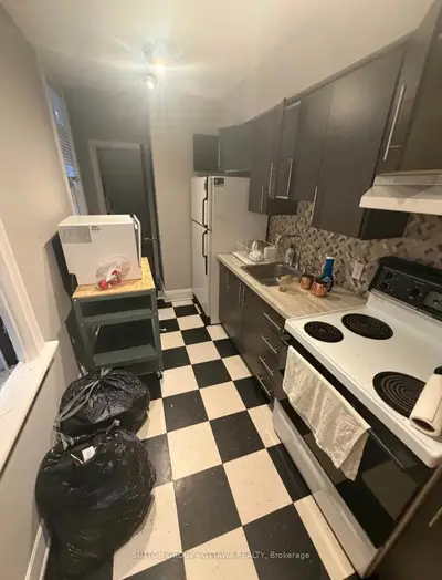 607 Maclaren Street, Ottawa Centre, On K1r 5k8