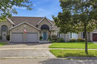 16 Red Haven Drive, Grimsby, On L3m 5j7
