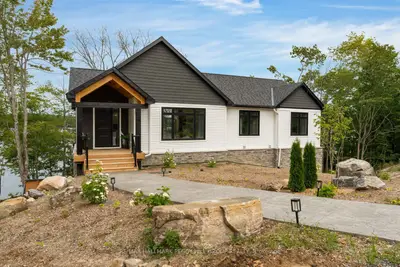 20 Hawkins Point Road, Georgian Bay, On P0c 1h0