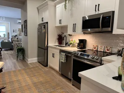 43 Jarvis Street 102, Fort Erie, On L2a 2s3
