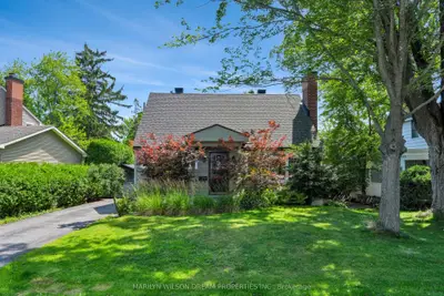 24 BEDFORD Crescent, Manor Park - Cardinal Glen and Area, ON K1K 0E4