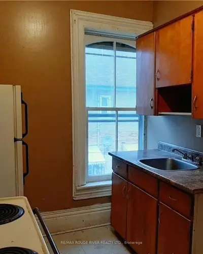 51 Lafayette Avenue, Peterborough, On K9j 5c1