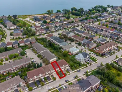 35 Palacebeach Trail, Hamilton, On L8e 0b9