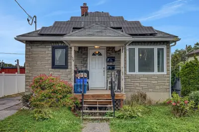 139 Carillon Street 1, Vanier And Kingsview Park, On K1l 5y4