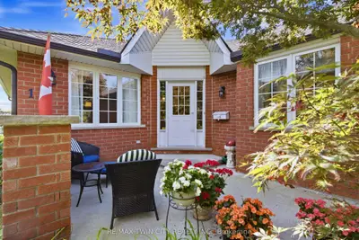 10 Isherwood Avenue 1, Cambridge, On N1r 8l5