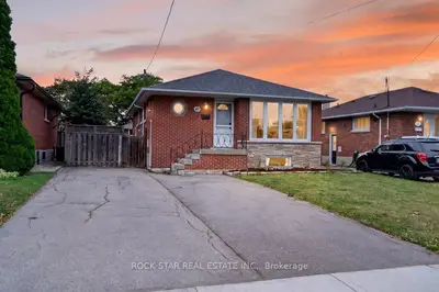 40 Clarendon Avenue, Hamilton, On L9a 3a1
