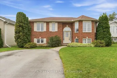 6 Chisholm Square, Belleville, On K8n 5z4