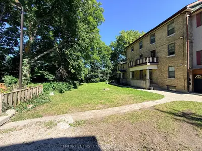 1 Waverley Place 11, London East, On N6b 2c3