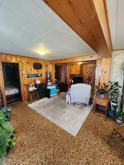 31 Queen Street, Strathroy-caradoc, On N7g 2h5