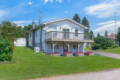 22 AHMIC Street, Magnetawan, ON P0A 1A0