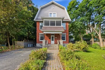 204 Compton Avenue, Woodroffe, On K2b 5a9