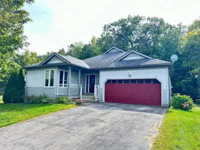17 STONEHEDGE Close, Gravenhurst, ON P1P 1Y7