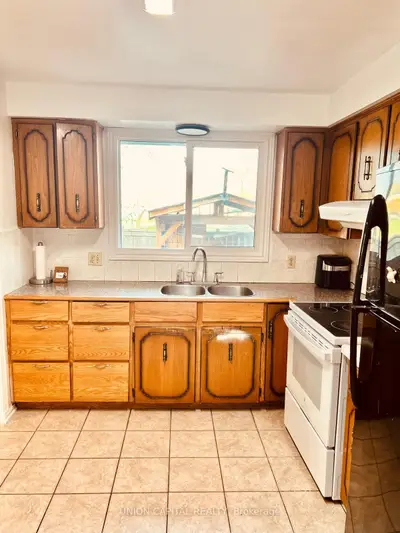 2 Shetland Crescent, St. Catharines, On L2p 3p7