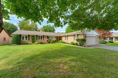 15 Mclaren Avenue N, North Perth, On N4w 3k1