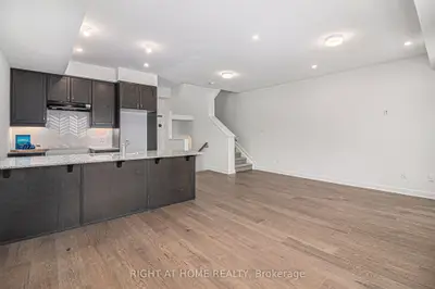 402 Mishi Private, Manor Park - Cardinal Glen And Area, On K1k 5c5