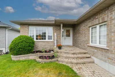 20 Stonegate Crescent, Quinte West, On K0k 2c0
