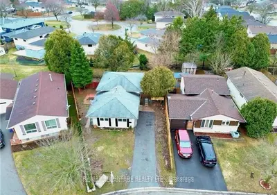 9 Camelot Crescent, London East, On N5v 3l4