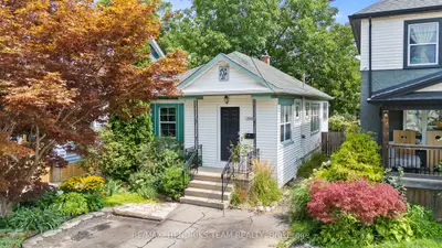134 1/2 YORK Street, St. Catharines, ON L2R 6E7