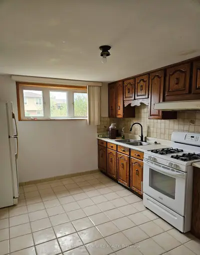 115 Deerhurst Road Bsmt, Hamilton, On L8e 3g3