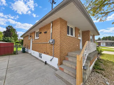 109 Purdy Crescent 2, Hamilton, On L9a 3b5