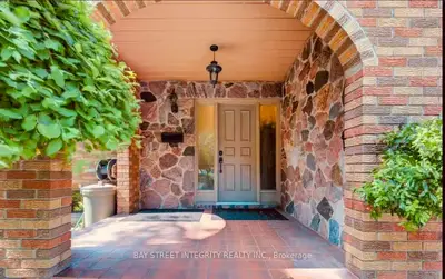 Upper 758 Bradley Avenue, London South, On N6e 1j9