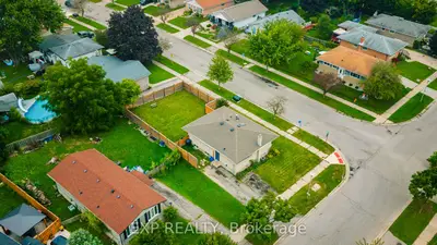 56 Ashbury Avenue, London South, On N6e 1t1