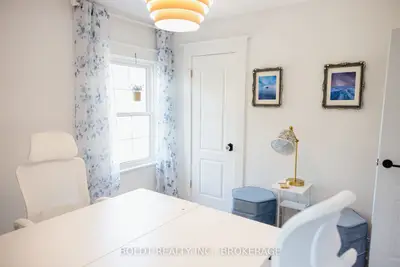 49 Lake Street Delphinium Room, St. Catharines, On L2r 5w9
