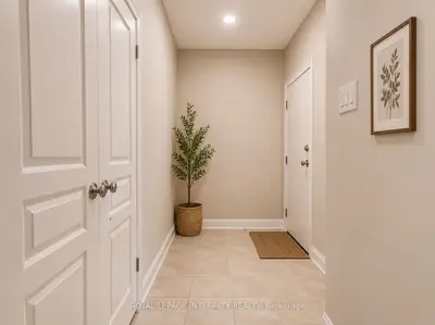 20 Tadley Private A, Barrhaven, On K2j 2t3