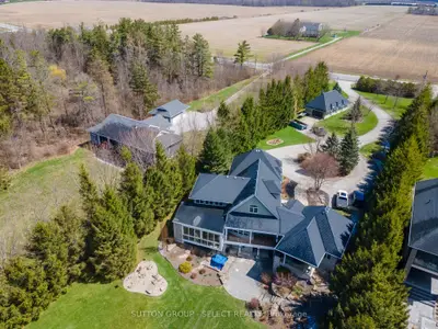 4544 Lakeshore Road, Plympton-wyoming, On N0n 1j6