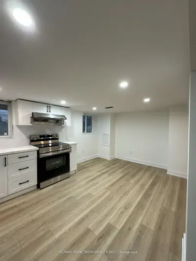 293 East 17th Street, Hamilton, On L9a 4m6