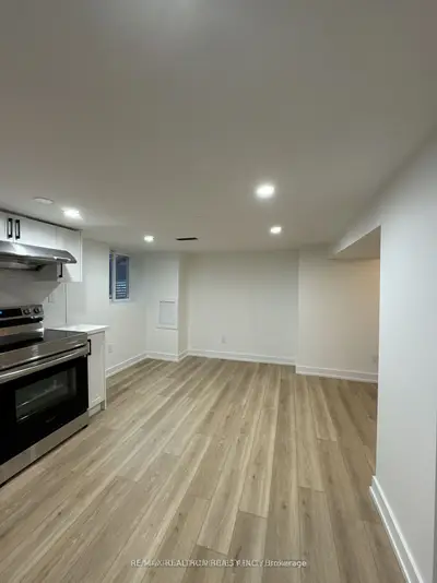 293 East 17th Street, Hamilton, On L9a 4m6