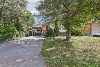 211 HARCOURT Avenue, Woodroffe, ON K2B 5C2