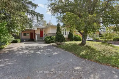 211 HARCOURT Avenue, Woodroffe, ON K2B 5C2