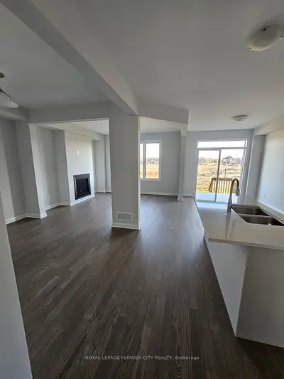 204 Elsie Macgill Walk, Kanata, On K2w 0l5