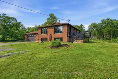 10389 41 Highway, Addington Highlands, On K0h 1z0