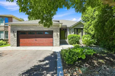 121 First Road W, Hamilton, On L8j 2s6