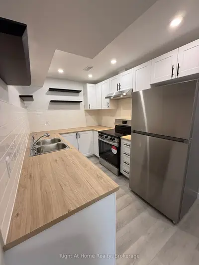 245 Benninger Drive Lower, Kitchener, On N2e 0k1
