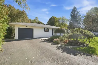 36 Beverly Street, Stittsville - Munster - Richmond, On K2s 0s2
