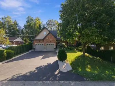 4 Summit Drive, Hamilton, On L8b 0e4