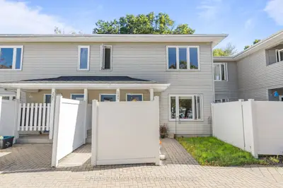 1035 Cummings Avenue G, Cyrville - Carson Grove - Pineview, On K1j 9k5