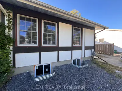 1381 Leigh Crescent, Cyrville - Carson Grove - Pineview, On K1j 8e5