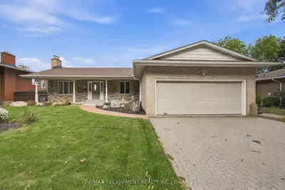 26 Leslie Drive, Hamilton, On L8g 2r1