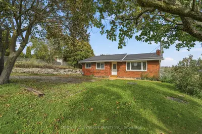 696 Whites Road, Quinte West, On K8v 5p8