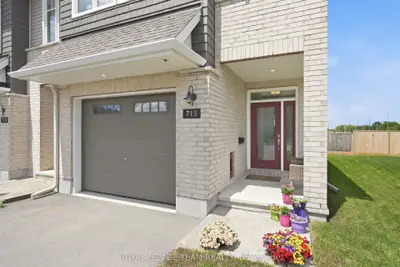 715 Maverick Crescent, Stittsville - Munster - Richmond, On K2s 2x1