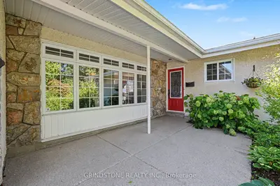 22 BOWMOOR Avenue, Cityview - Parkwoods Hills - Rideau Shore, ON K2E 6M4