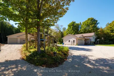 135 North Diagonal, South Bruce Peninsula, On N0h 2t0