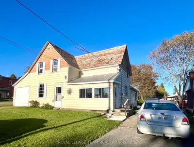 30 Gould Street, Whitewater Region, On K0j 1k0