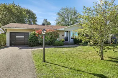 25 Thorncliff Place, Bells Corners And South To Fallowfield, On K2h 6l4